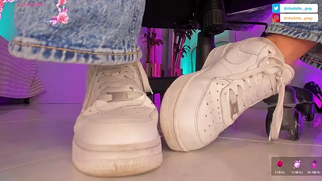 charlotte  grey online show from October 10, 2025, 8:20 pm