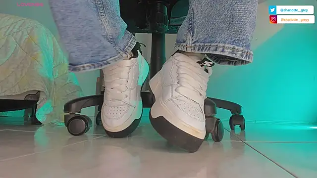 charlotte  grey online show from October 24, 2025, 8:30 pm