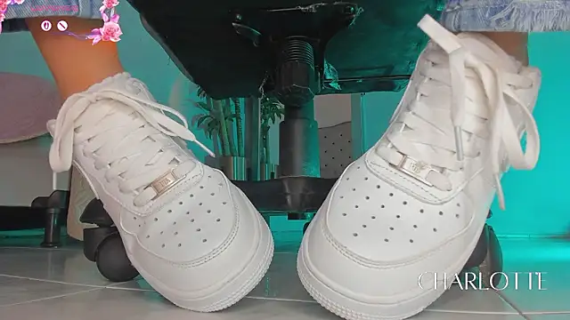 charlotte  grey online show from February 25, 2026, 8:08 pm