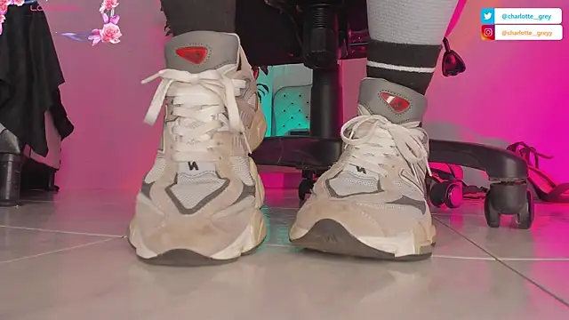 charlotte  grey online show from October 18, 2025, 9:06 pm