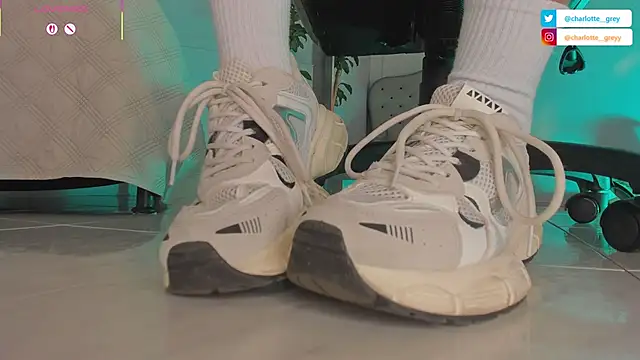 charlotte  grey online show from October 20, 2025, 8:31 pm