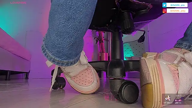 charlotte  grey online show from October 7, 2025, 7:04 pm