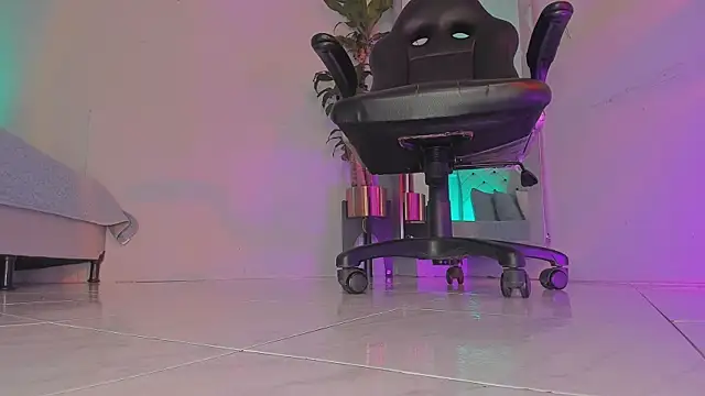 charlotte  grey online show from September 13, 2025, 7:47 pm