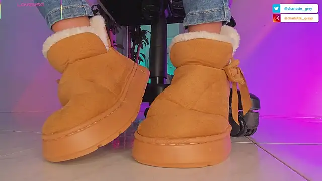 charlotte  grey online show from September 30, 2025, 8:15 pm