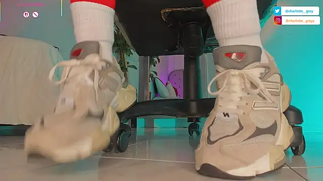 charlotte  grey online show from November 5, 2025, 7:17 pm