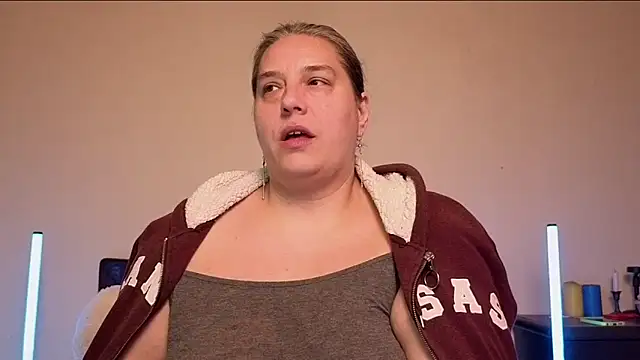 Snapshot of Niter chatting on November 27, 2025, 9:37 pm Niter online show from November 27, 2025, 9:37 pm