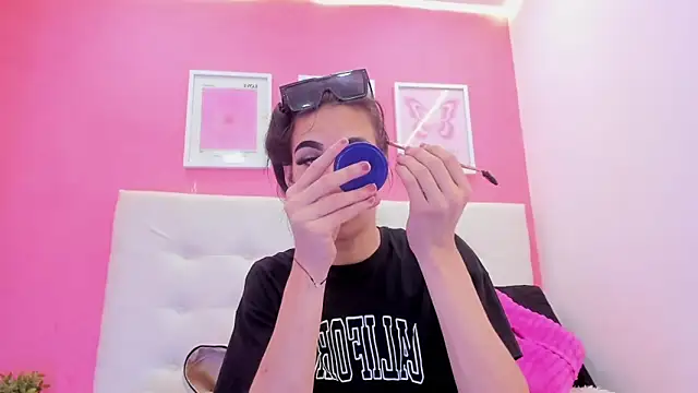 Snapshot of Mia_thompson_19 chatting on November 25, 2025, 5:46 pm Mia thompson 19 online show from November 25, 2025, 5:46 pm