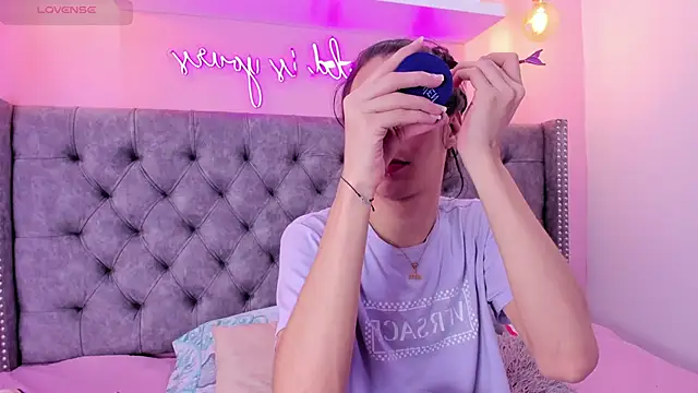 Snapshot of Mia_thompson_19 chatting on November 6, 2025, 5:28 pm Mia thompson 19 online show from November 6, 2025, 5:28 pm