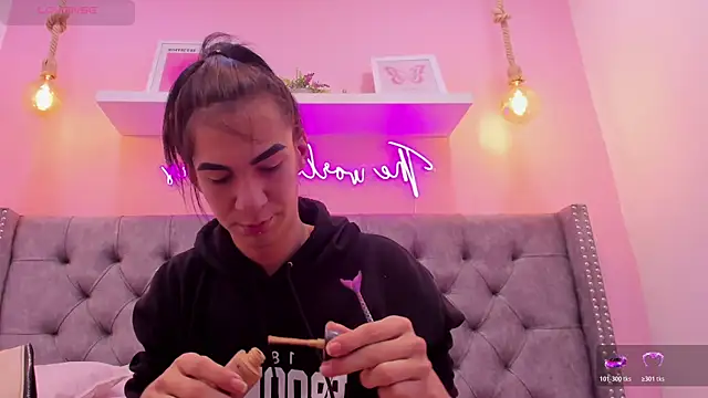 Snapshot of Mia_thompson_19 chatting on November 5, 2025, 2:09 pm Mia thompson 19 online show from November 5, 2025, 2:09 pm