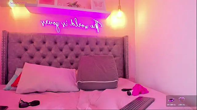 Snapshot of Mia_thompson_19 chatting on October 28, 2025, 1:54 pm Mia thompson 19 online show from October 28, 2025, 1:54 pm