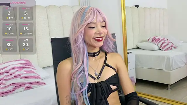 Charlotte Martinez online show from September 12, 2025, 11:04 pm