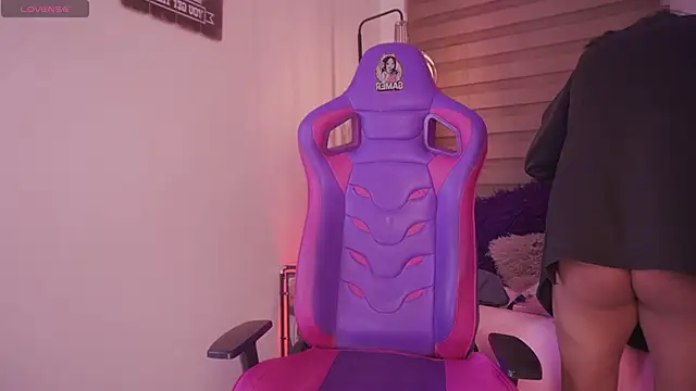 madelyn rose  online show from November 21, 2025, 1:37 am