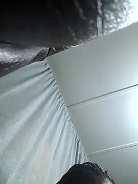 Snapshot of ExclusiveLeexx chatting on November 18, 2025, 4:21 pm ExclusiveLeexx online show from November 18, 2025, 4:21 pm