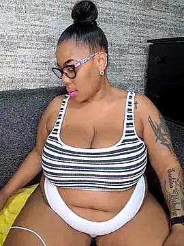 Snapshot of ExclusiveLeexx chatting on October 11, 2025, 9:54 am ExclusiveLeexx online show from October 11, 2025, 9:54 am