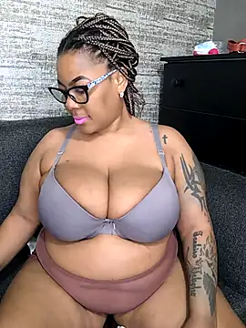 Snapshot of ExclusiveLeexx chatting on November 13, 2025, 9:02 am ExclusiveLeexx online show from November 13, 2025, 9:02 am