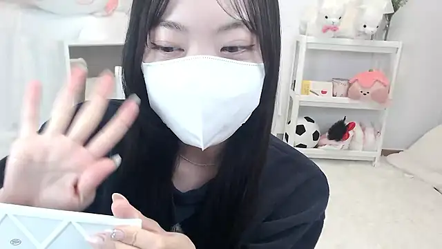 momo room online show from April 25, 2026, 1:41 pm