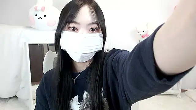 momo room online show from April 12, 2026, 10:29 am