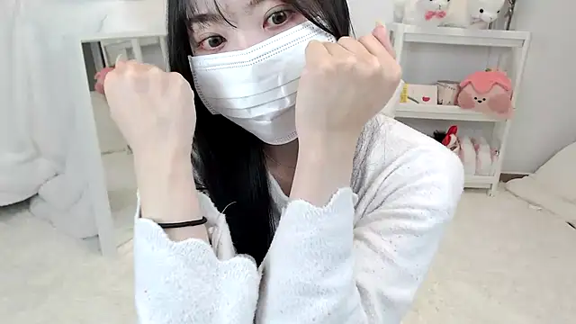 momo room online show from April 19, 2026, 12:17 pm