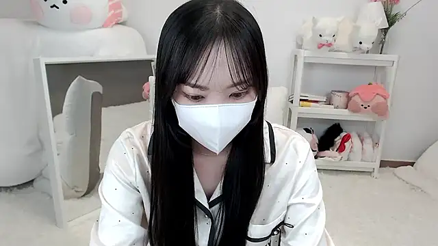 momo room online show from May 15, 2026, 11:08 am