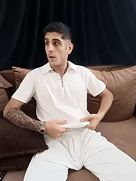 Snapshot of arenn1997 chatting on September 9, 2025, 12:03 pm arenn1997 online show from September 9, 2025, 12:03 pm