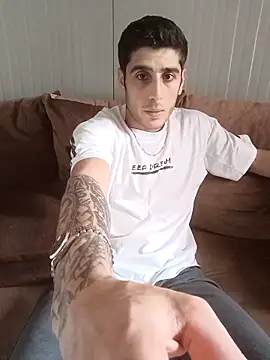 arenn1997 online show from April 15, 2026, 12:10 pm