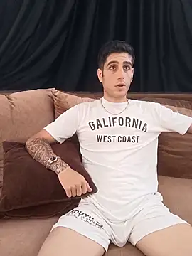 Snapshot of arenn1997 chatting on October 9, 2025, 12:17 pm arenn1997 online show from October 9, 2025, 12:17 pm