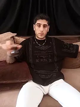 Snapshot of arenn1997 chatting on November 5, 2025, 12:08 pm arenn1997 online show from November 5, 2025, 12:08 pm