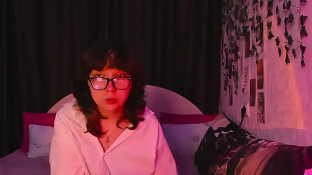 dreamgirllovee online show from September 13, 2025, 1:38 am