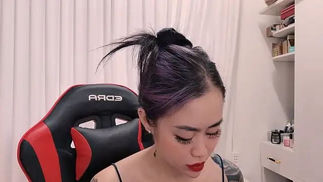 witch-39 online show from April 18, 2026, 4:04 am