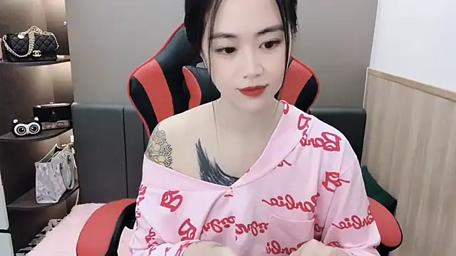 Snapshot of witch-39 chatting on December 8, 2024, 8:41 am witch-39 online show from December 8, 2024, 8:41 am