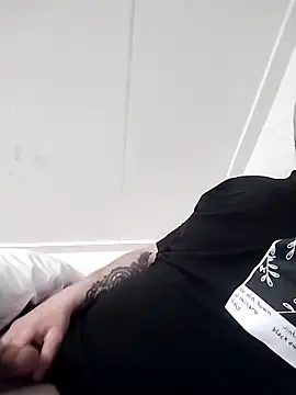 Snapshot of blak1093 chatting on January 23, 2025, 6:24 pm blak1093 online show from January 23, 2025, 6:24 pm