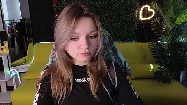 LitaBrom online show from March 3, 2025, 8:08 am