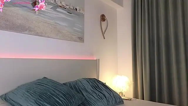 ReyaSophia online show from October 4, 2025, 9:27 pm