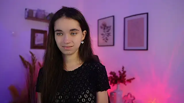 Gia Paige18 online show from December 2, 2025, 2:19 pm