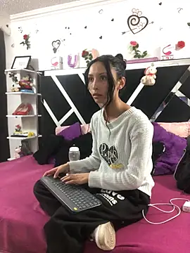 1lovelygirls online show from September 19, 2025, 12:09 pm