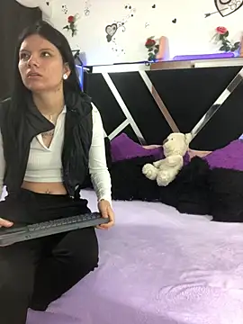 1lovelygirls online show from October 4, 2025, 12:07 pm