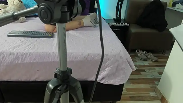 1lovelygirls online show from March 17, 2025, 12:04 pm