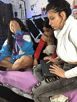 1lovelygirls online show from November 15, 2025, 12:20 pm