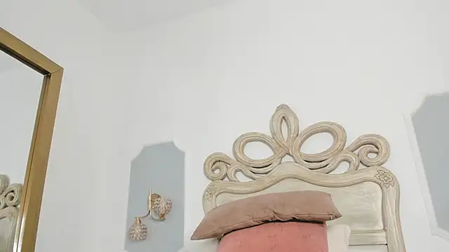 Sara  Williams online show from October 13, 2025, 3:41 am