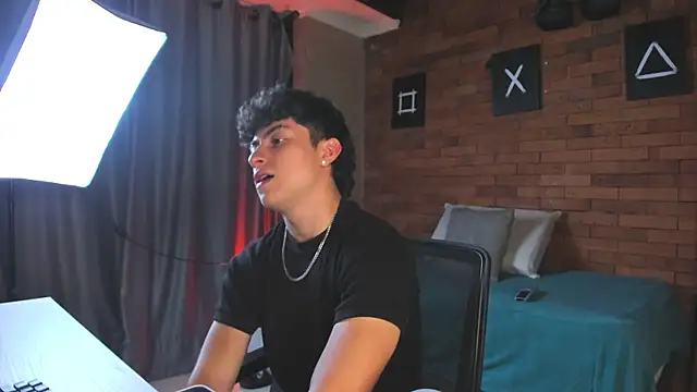 Ares Dickson online show from February 12, 2025, 2:45 am