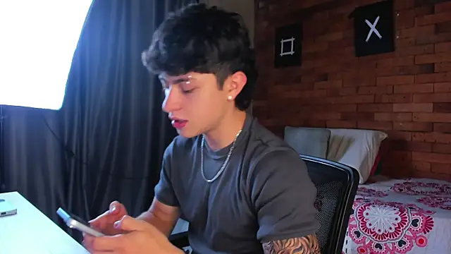 Ares Dickson online show from February 18, 2025, 4:04 am