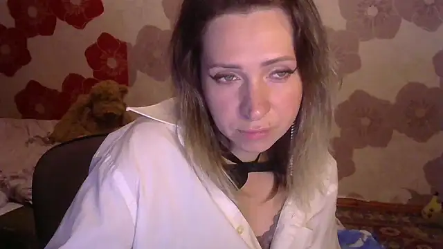 Snapshot of Queen_Daenerys chatting on September 26, 2025, 5:53 pm Queen Daenerys online show from September 26, 2025, 5:53 pm