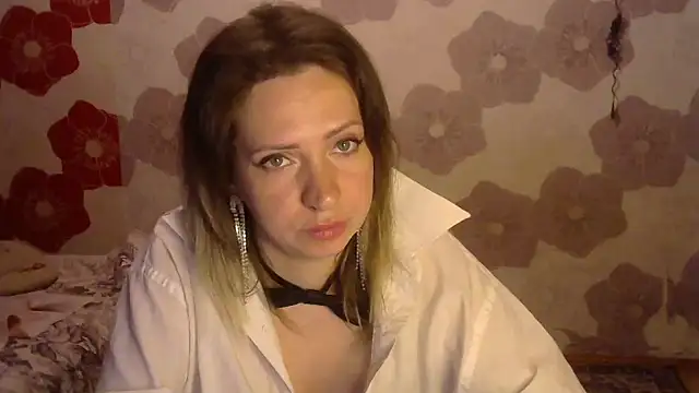 Snapshot of Queen_Daenerys chatting on September 24, 2025, 7:09 pm Queen Daenerys online show from September 24, 2025, 7:09 pm