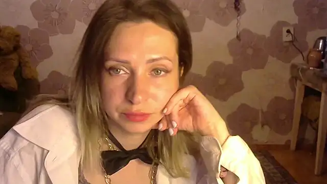 Snapshot of Queen_Daenerys chatting on September 13, 2025, 8:53 pm Queen Daenerys online show from September 13, 2025, 8:53 pm