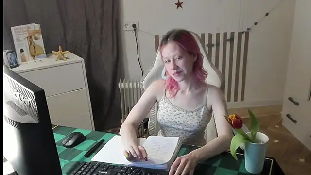 Snapshot of Silly__Milly chatting on March 24, 2026, 6:41 pm Silly Milly online show from March 24, 2026, 6:41 pm