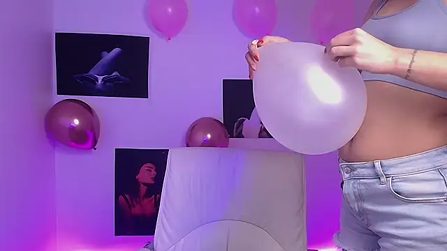 Loren Moa online show from February 11, 2025, 10:14 am