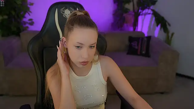 Linda054 online show from November 15, 2025, 5:55 am