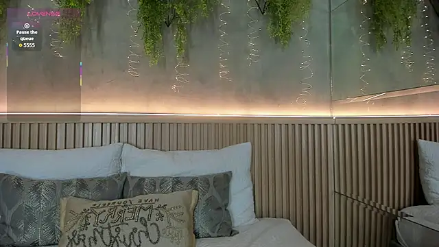 Lana Lann online show from December 5, 2025, 1:21 pm