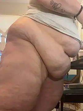 MsStrawbooty online show from February 28, 2025, 7:46 pm