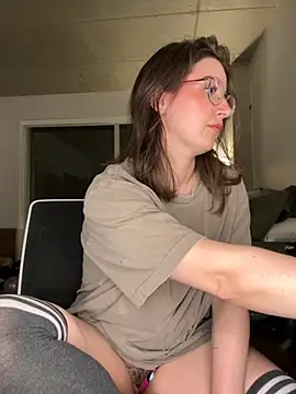 nerdynina online show from November 5, 2025, 12:03 am